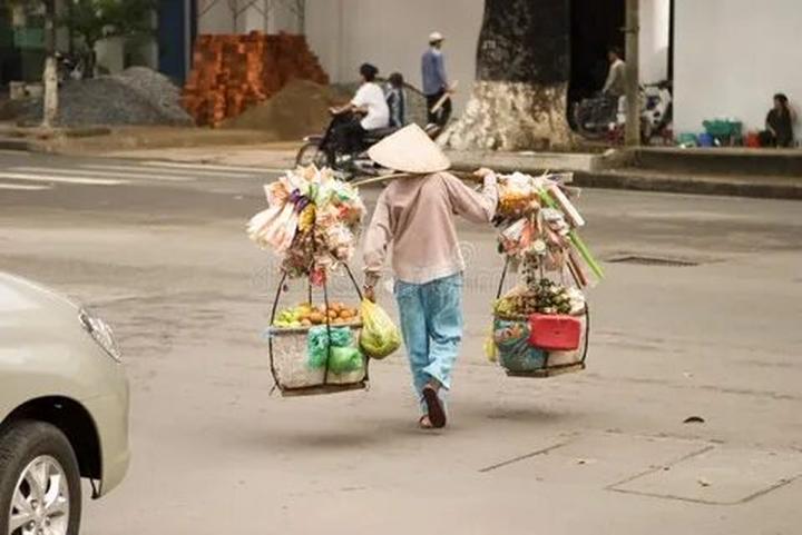 Tiêu đề: Gen Z: Quay trở về quê, quá trình chuyển đổi sống thực tế thành video viral